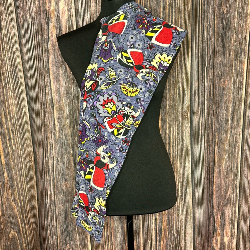 LuLaRoe OS Disney Queen of Hearts / Alice In Wonderland Leggings
